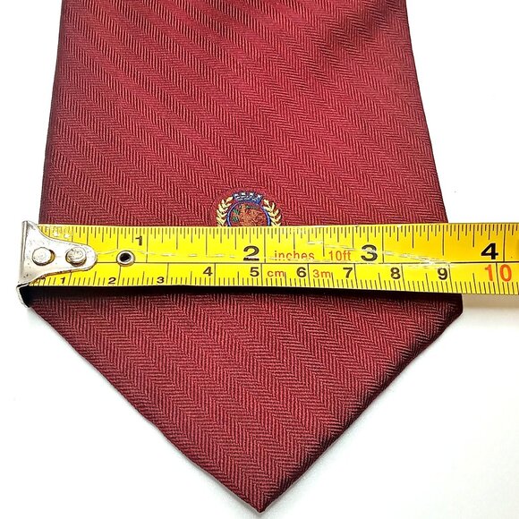 Tommy Hilfiger Men's Tie Maroon 100% Silk Herringbone Embroidered Crest Logo Tie - Picture 11 of 11